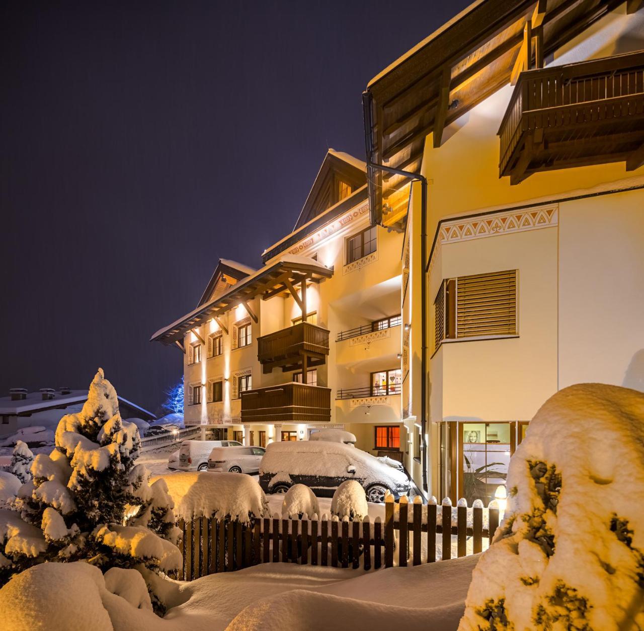 Apart-Hotel Aurora Fiss Eksteriør billede